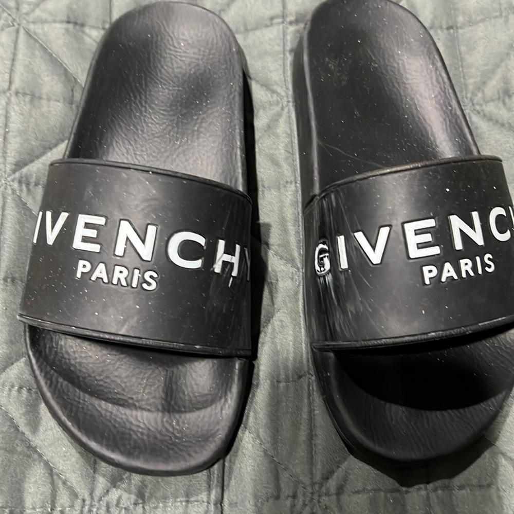 Shoe